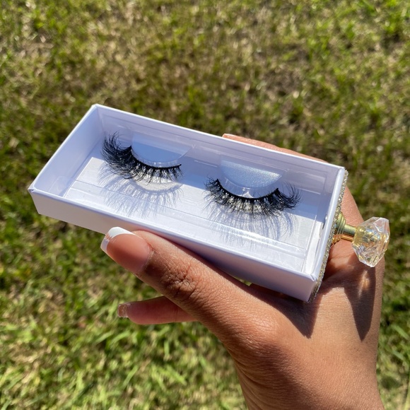 Mink lashes - Picture 3 of 3